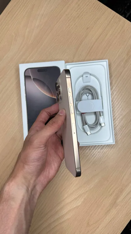 iPhone 16 Pro Max 3