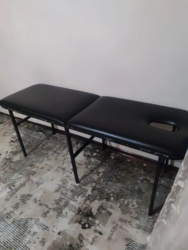 Massajni kushetka srochna sotiladi