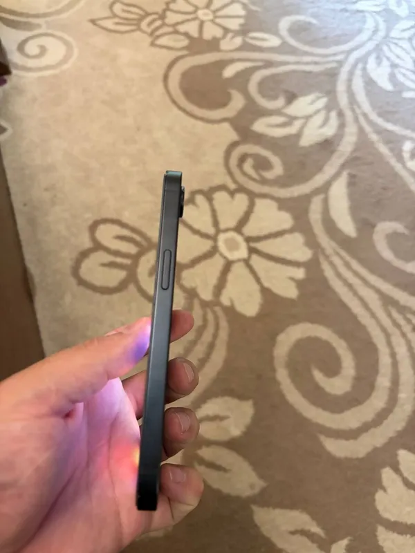 IPhone 16e karobka dakument 1