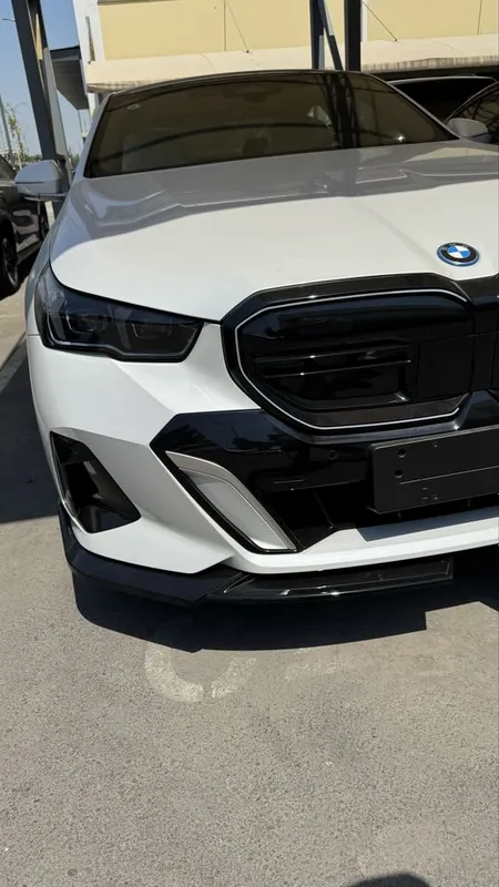 BMW i5 40L monitorli 5 BMW i5 40L monitorli 5