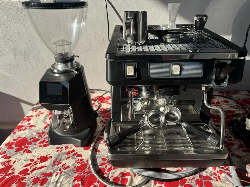 Кофемашина Симонелли ( Simonelli Appia life ) кофемолка Симонелли б/у 1
