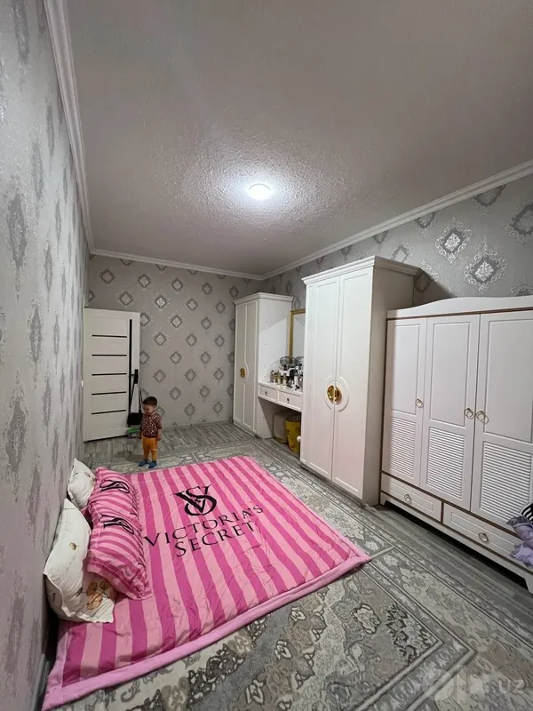 Фаргона Истиклол стадион тарафда 2 хон 3 этаж кв сотилади 3