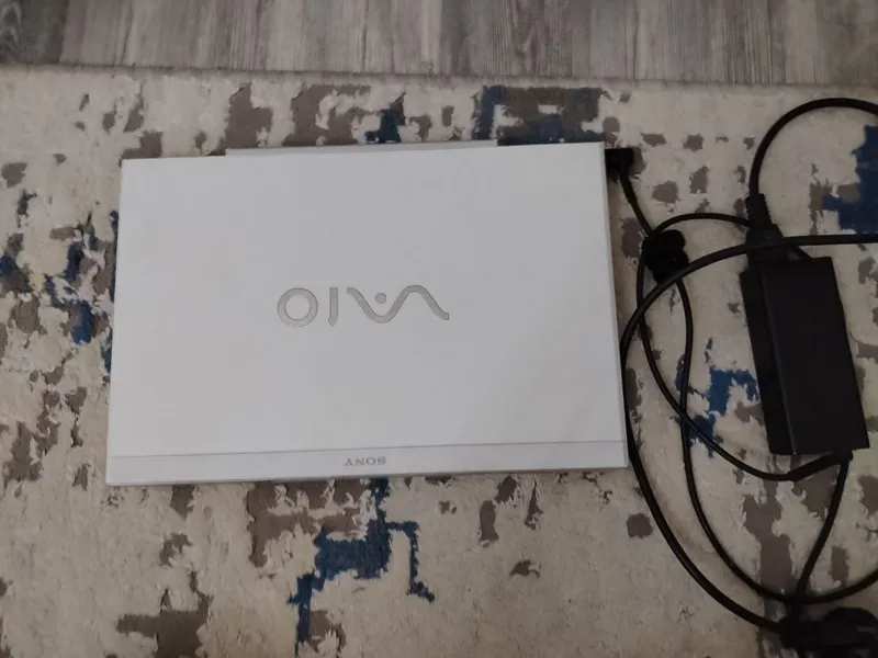 noutbuk SONY VAIO SATILADI 2