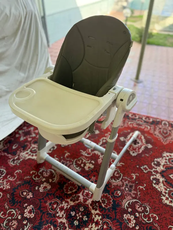 bolalar lulkasi va ovqat stoli