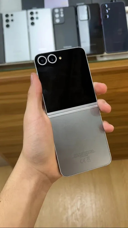 Samsung Z Flip6 память 8/256GB 1