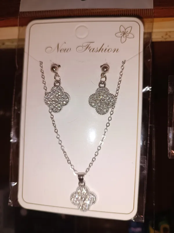 Komplekt taqinchoqlar 1