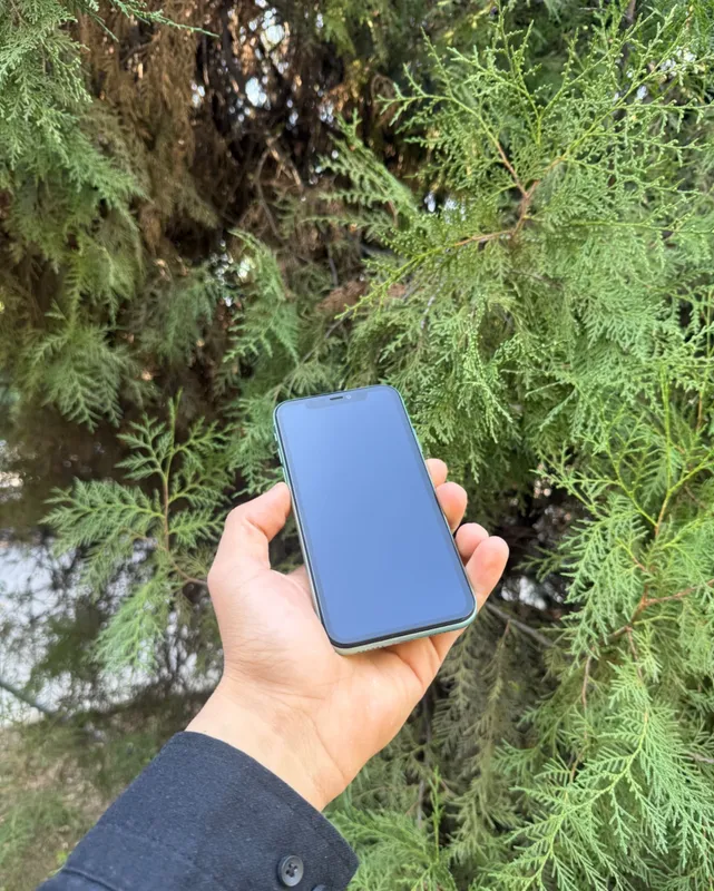 Iphone 11 LL/A. . 3