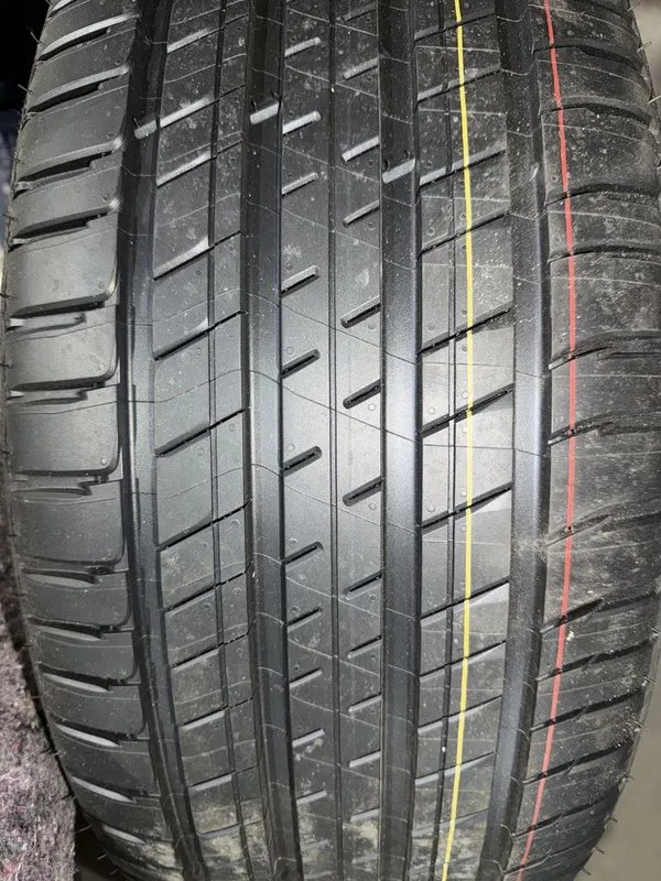 Авто шина Michelin R23 разноширокий 4 Авто шина Michelin R23 разноширокий 4