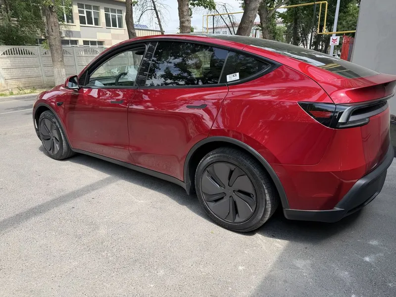 Tesla model Y Juniper — фото 2