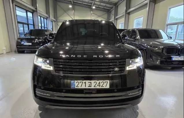 Range Rover P550e Autobioraphy