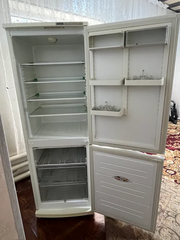 Продаётся холодильник, высота 1,80 м, белого цвета 4
