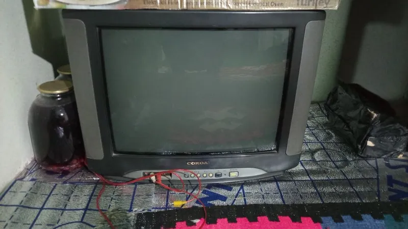 Televizor sotiladi