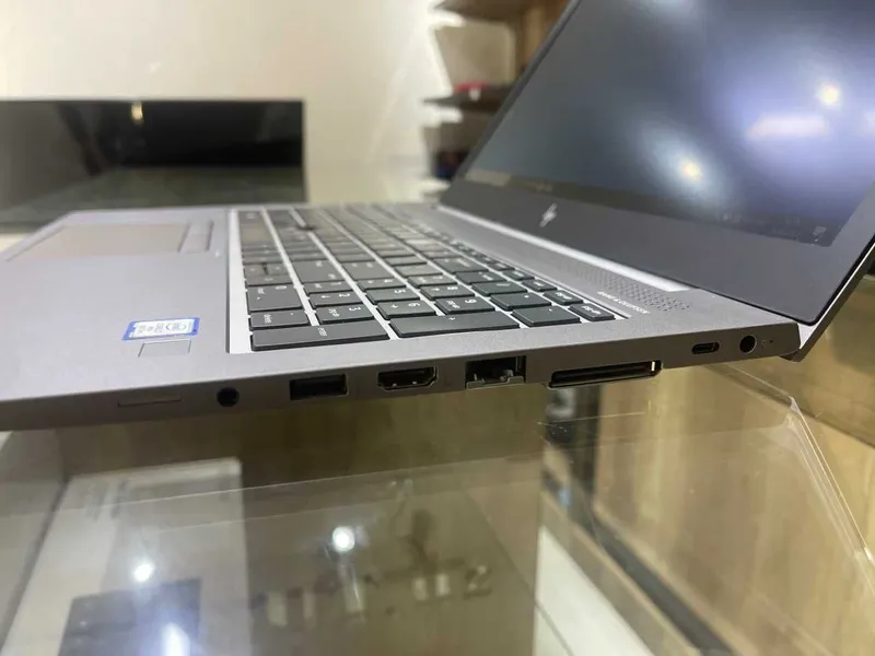 HP ZBook 15u Intel Core i7-8650U, 16 GB tezkor xotira, 256 GB SSD 5 HP ZBook 15u Intel Core i7-8650U, 16 GB tezkor xotira, 256 GB SSD 5