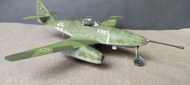 Сборная модель самолета Мессершмитт Me.262 A-1a (1/48, HobbyBoss) 4