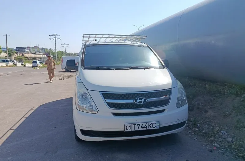 Hyundayi starex grant 1 Hyundayi starex grant 1