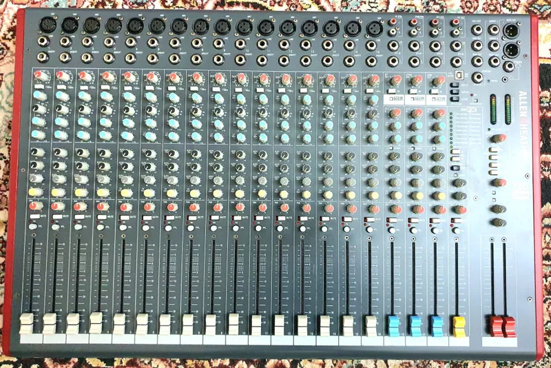 Аналоговый пассивный микшерный пульт Allen&heath ZED 22fx