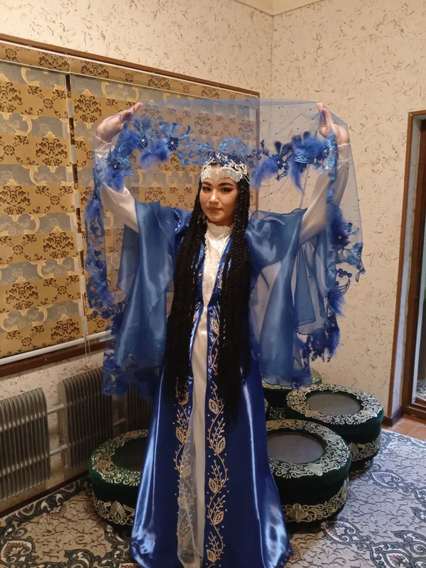 Комплект синего цвета с шарфом Комплект синего цвета с шарфом