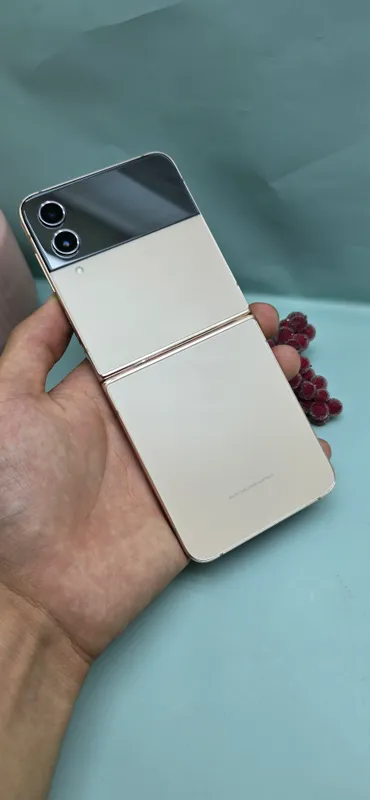 Samsung Z flip4 5G 1