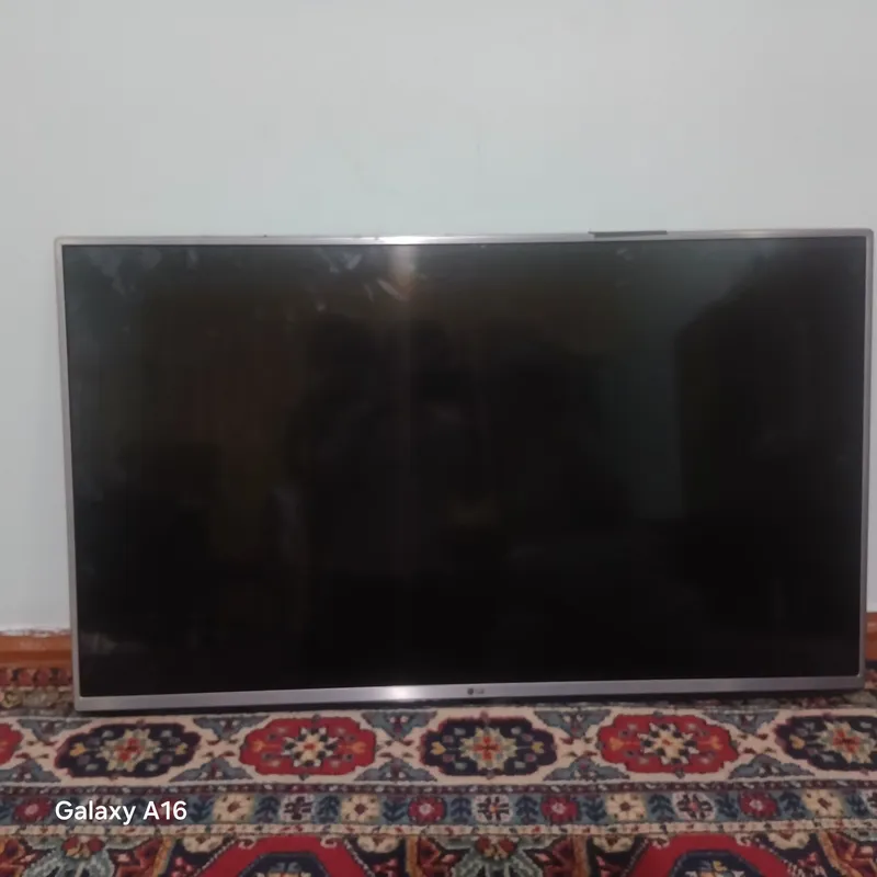 Televizor LG katta faqat ekrani ketgan togʻillasa 1 Televizor LG katta faqat ekrani ketgan togʻillasa 1