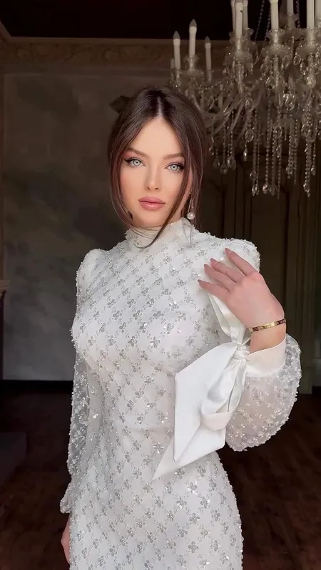 Вечернее платье из атласа 1