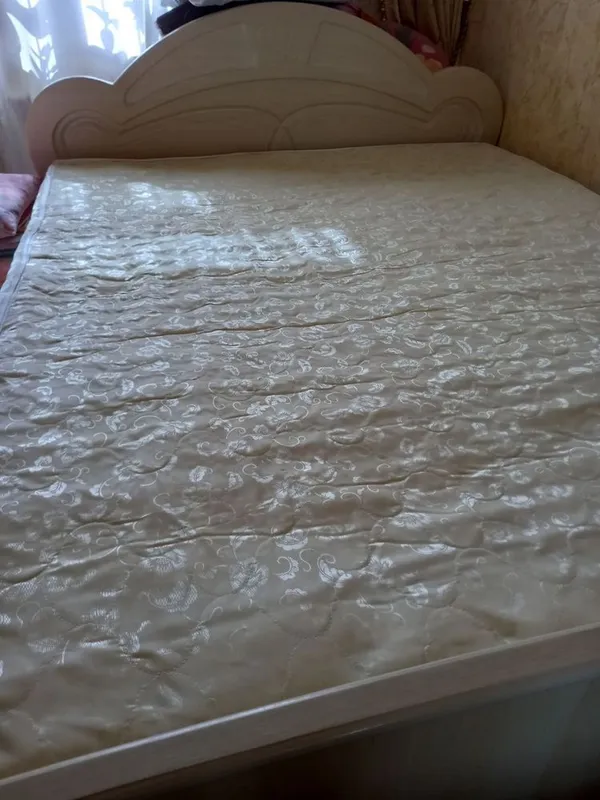 Двуспальная кровать и матрас 1