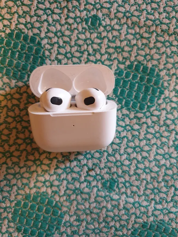airpods pro sotiladi karopkasi yoq urunmagan