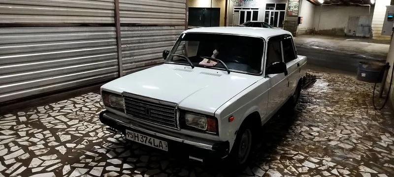 Vaz 2107 sotiladi