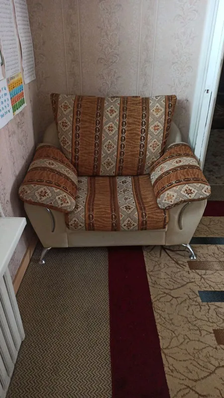 Divan, 2 ta kreslo, 1 ta sandiq 1 Divan, 2 ta kreslo, 1 ta sandiq 1