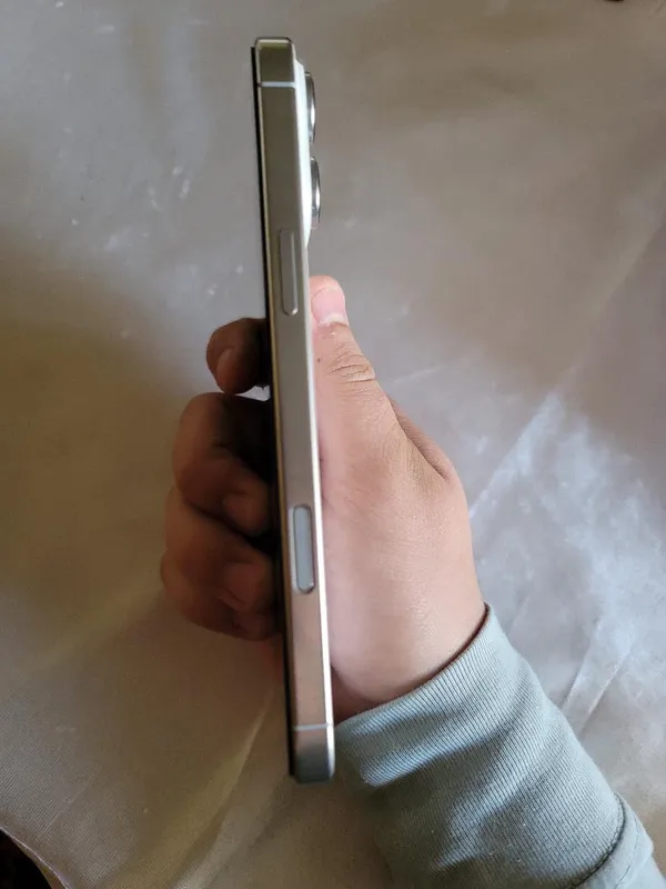 iPhone 16 Pro Max 2