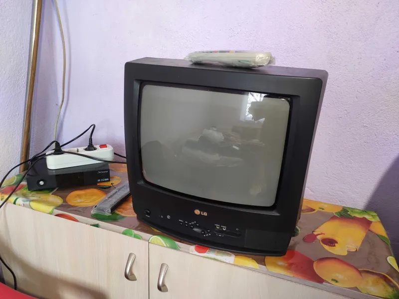 Телевизор LG CF-14F60K