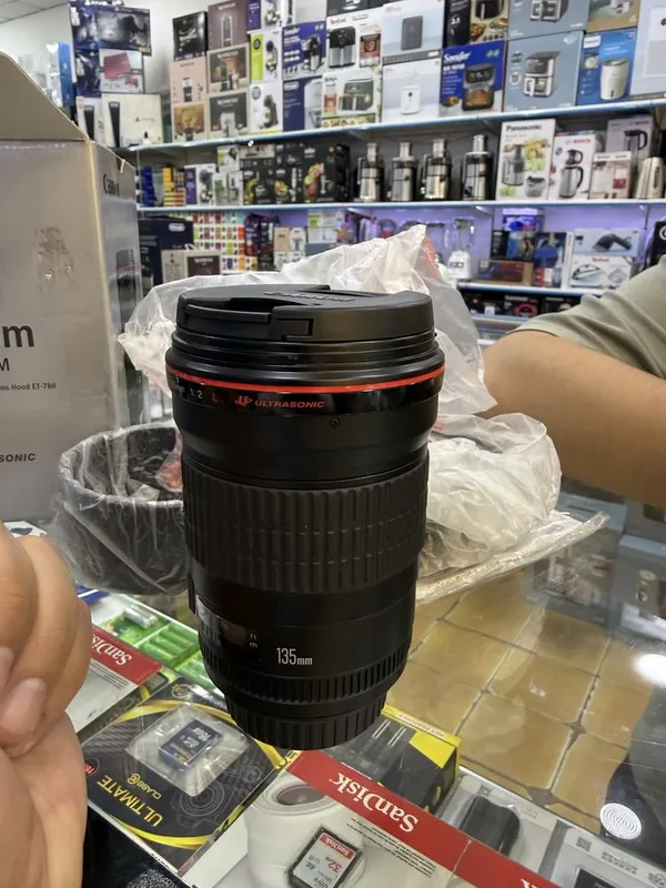 Продажа Canon 135mm f 2 новый 2 Продажа Canon 135mm f 2 новый 2