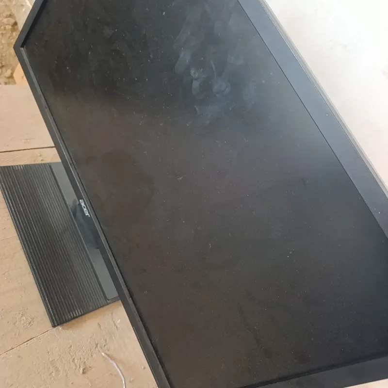 ACER 24 dyumli monitor, holati yaxshi, ishlab turgan kabellari bilan — фото 2