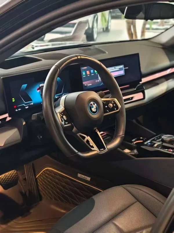 BMW i5 40L M-Soprt 2025 yil — фото 3