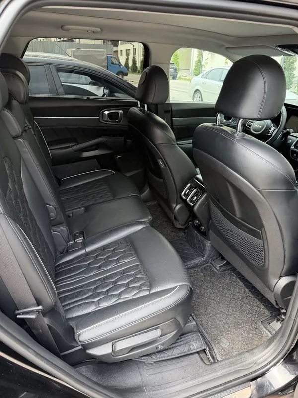 Продаётся Kia Sorento 2023 чёрная 3,5 мотор 4 Продаётся Kia Sorento 2023 чёрная 3,5 мотор 4