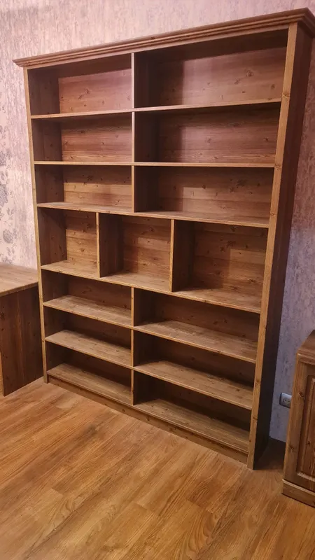 Шкаф для книг, б/у, ширина 1.6 м, глубина 0.25 м