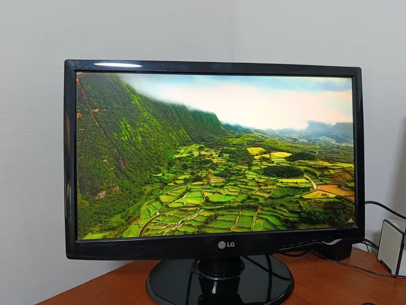 Монитор LG full HD