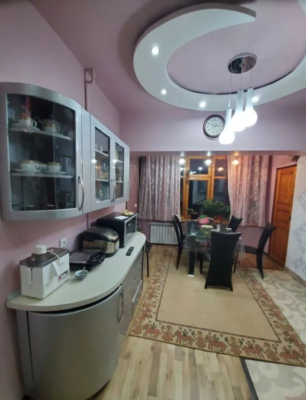 М Космонавтов Цум 3-комнатная 125кв 2