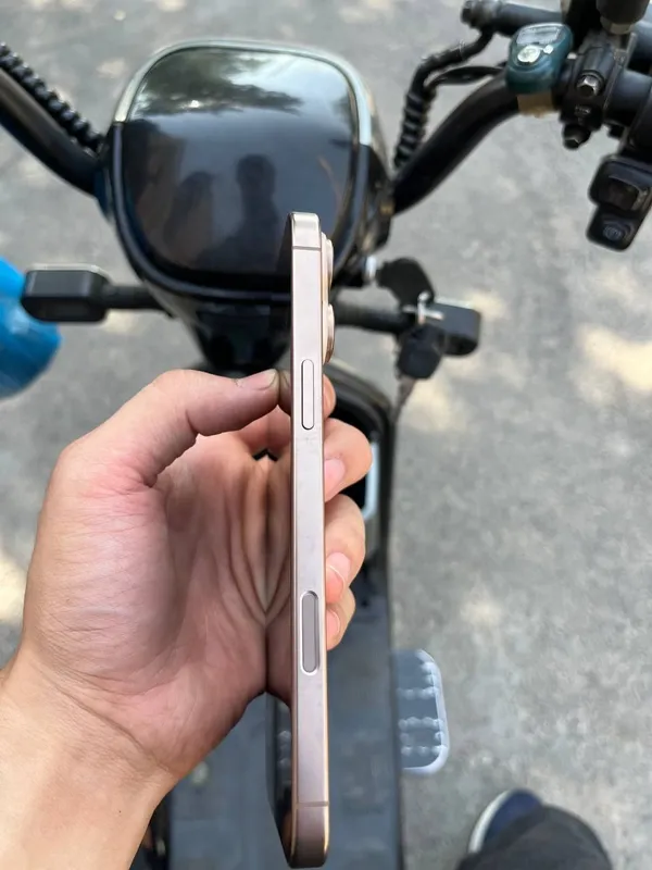 Phone 16 Pro Max — 256 GB 4 Phone 16 Pro Max — 256 GB 4