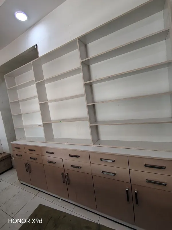 Mebel sotiladi Dokon va Apteka uchun