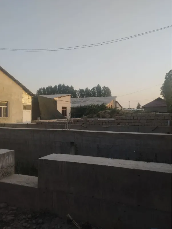 Erkin postdan 8 km hovli sotilad 2