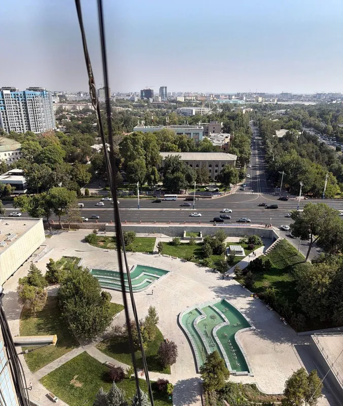 «Moskovskie vysotki» turar joy majmuasida yevrota’mir, mebel va texnika bilan jihozlangan 3 xonali kvartira 10