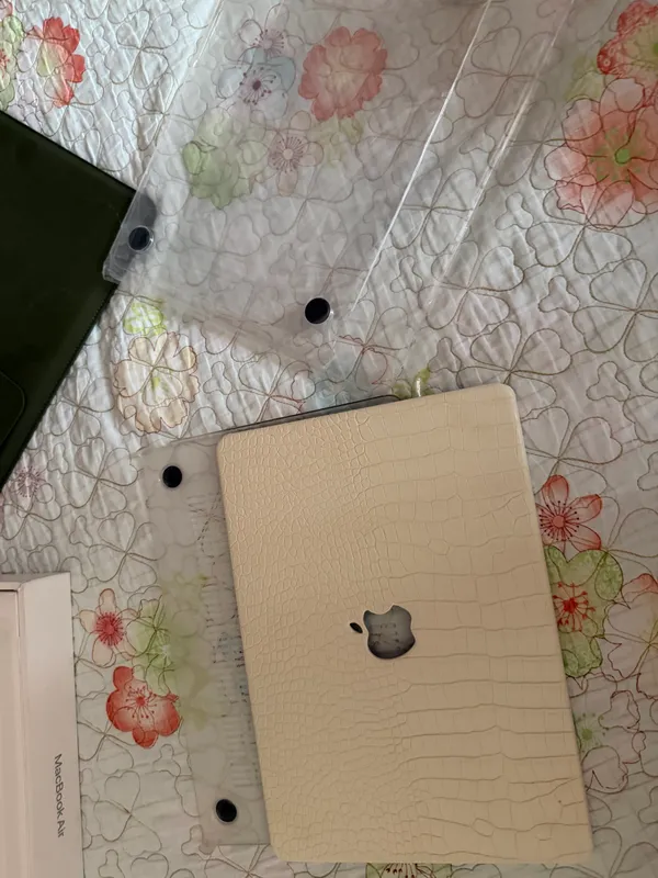 MacBook Air M4 256 GB в новом состоянии, батарея 100% 3