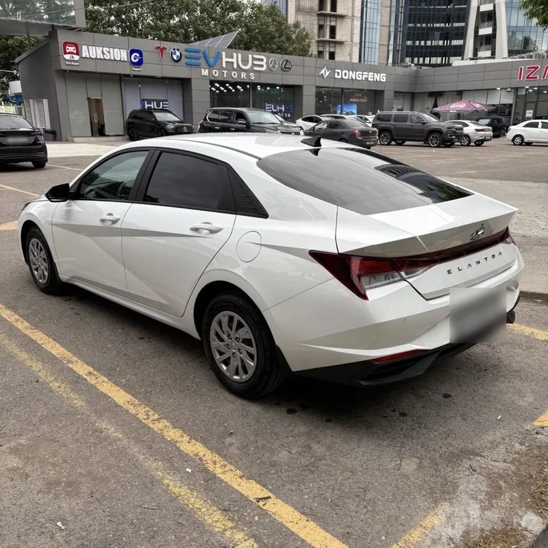 Hyundai Elantra 1.6 AT, 1-я позиция 4 Hyundai Elantra 1.6 AT, 1-я позиция 4