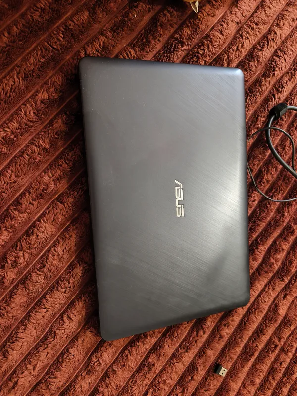 Продаётся ноутбук Asus 2