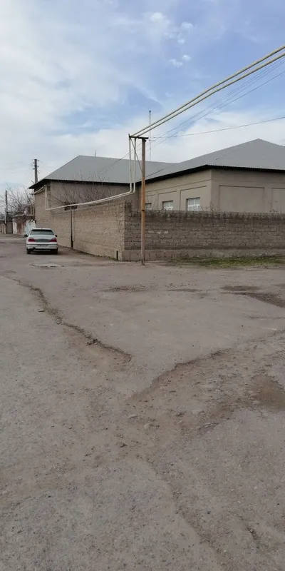 Продаётся кирпичный дом.