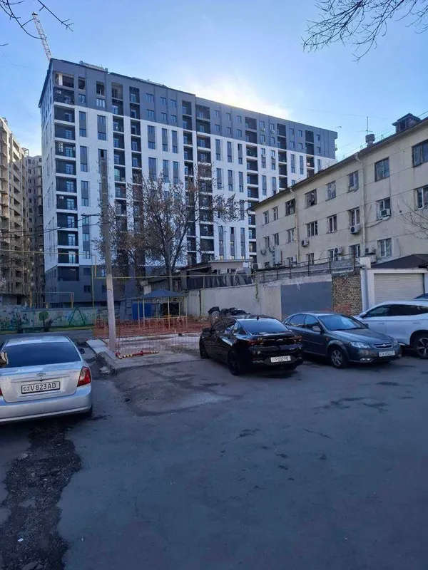 Продаётся земля с нежилым зданием 7