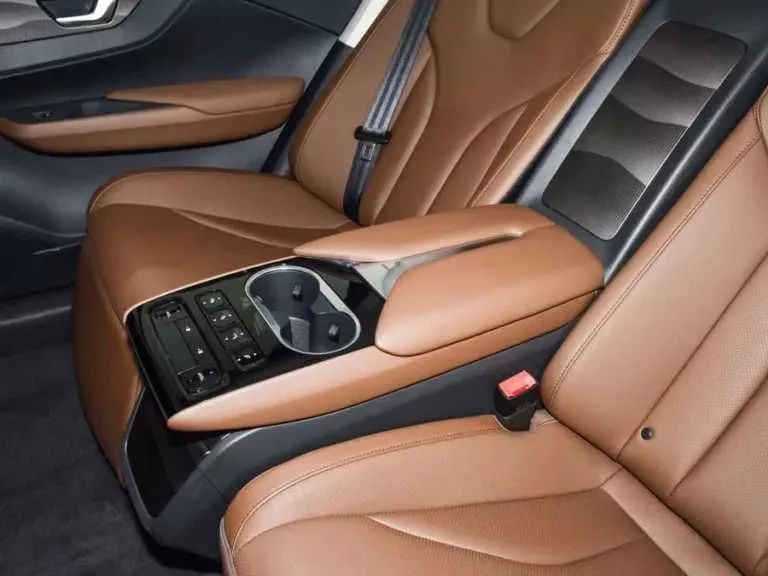 HONGQI E-QM5 500 naxt va foizsiz rassrochka 3 HONGQI E-QM5 500 naxt va foizsiz rassrochka 3