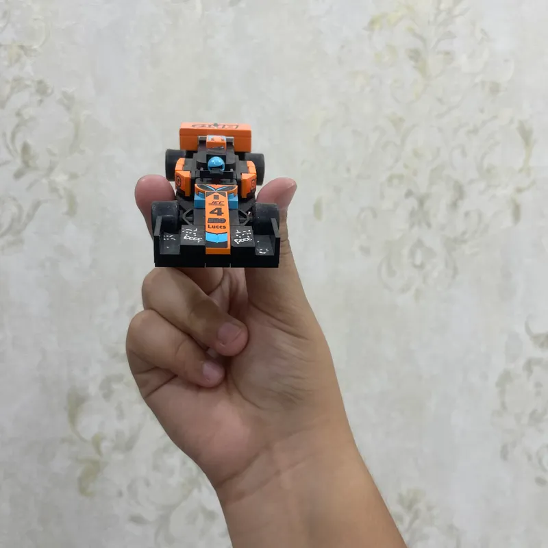 2 ta Lego poyga mashinalarining mini figuralari 1