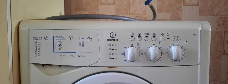 Стиральная машина Indesit WIL 85 — фото 1