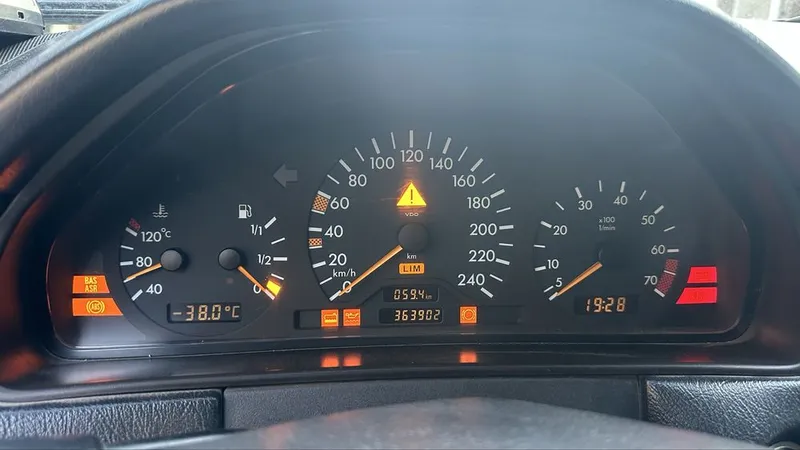 Мерседес Бенц 210 5